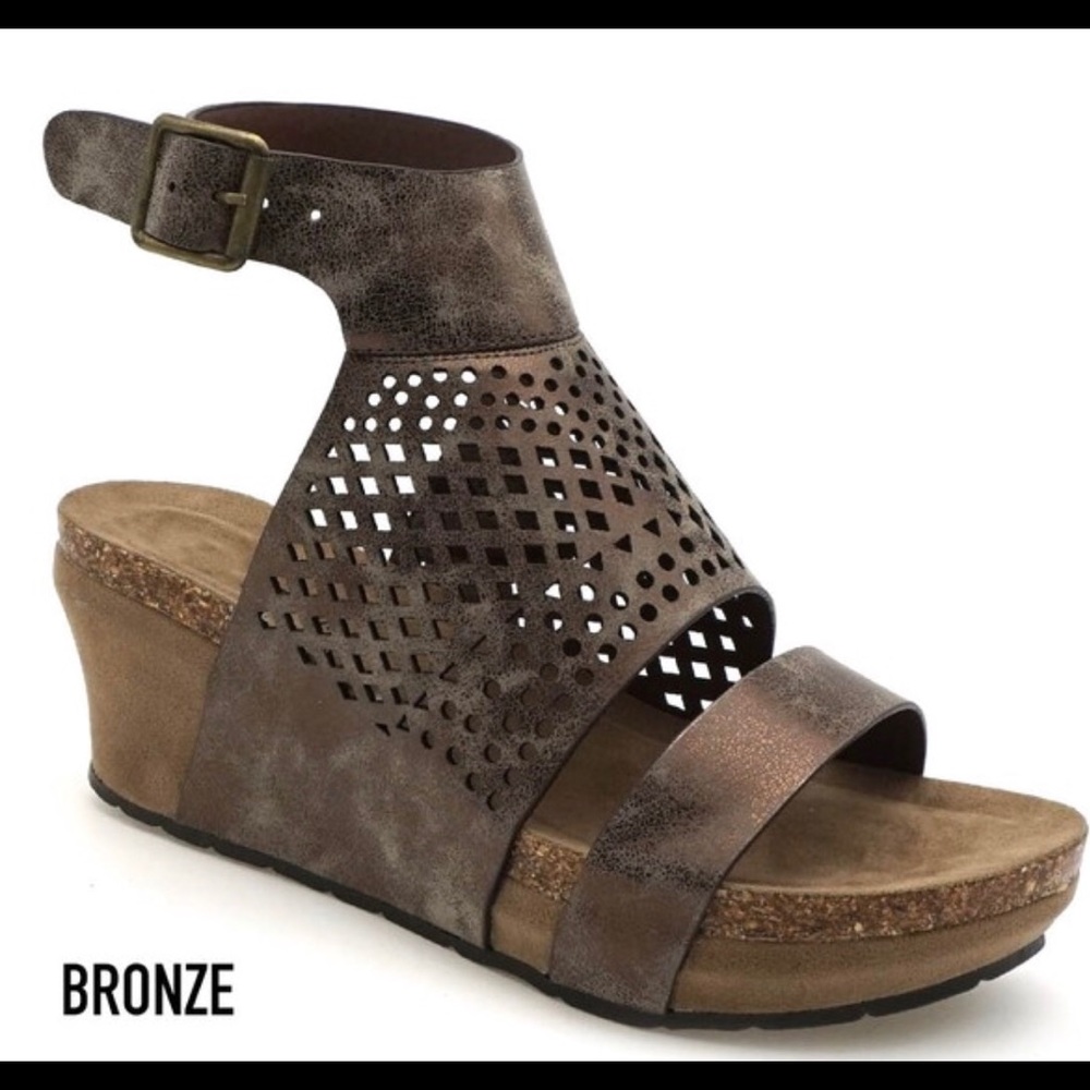 NWT Maeven Wedge Sandal